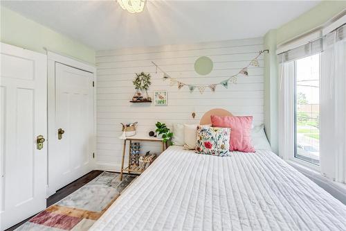 431 Hughson Street N, Hamilton, ON - Indoor Photo Showing Bedroom