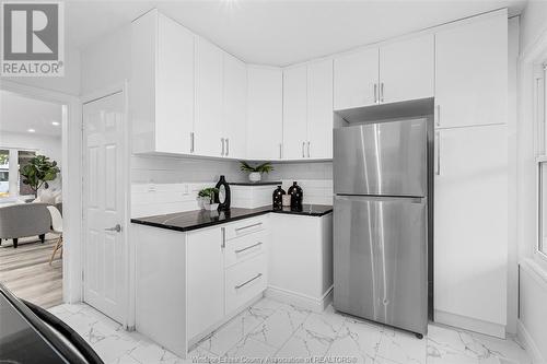 1562 Moy, Windsor, ON - Indoor Photo Showing Kitchen