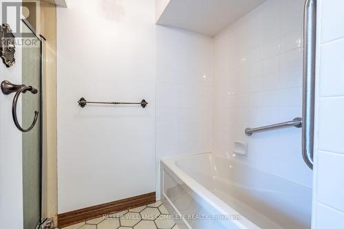 7072 Mcmillan Drive, Niagara Falls (Dorchester), ON - Indoor Photo Showing Bathroom