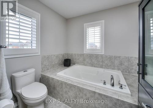 30 Fleming Crescent, Haldimand, ON - Indoor Photo Showing Bathroom