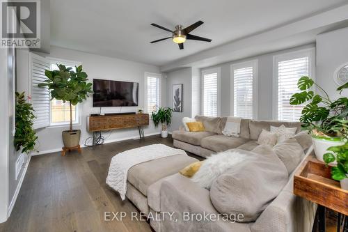 30 Fleming Crescent, Haldimand, ON - Indoor Photo Showing Living Room