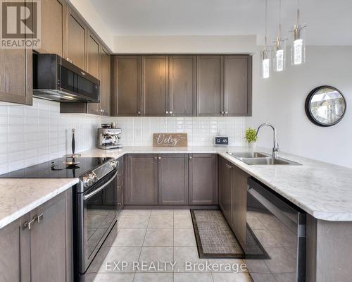 30 Fleming Crescent, Haldimand, ON - Indoor Photo Showing Kitchen With Stainless Steel Kitchen With Double Sink With Upgraded Kitchen