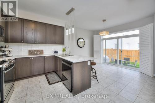 30 Fleming Crescent, Haldimand, ON - Indoor Photo Showing Kitchen With Double Sink With Upgraded Kitchen