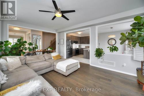 30 Fleming Crescent, Haldimand, ON - Indoor Photo Showing Living Room