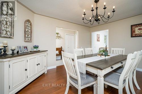 9 Quaker Court, Prince Edward County (Wellington), ON - Indoor Photo Showing Dining Room