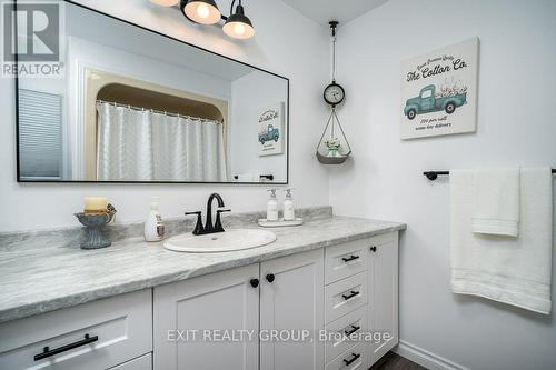 9 Quaker Court, Prince Edward County (Wellington), ON - Indoor Photo Showing Bathroom