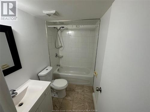 2486-90 Rivard Avenue, Windsor, ON - Indoor Photo Showing Bathroom