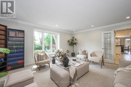 6907 Lambeth Walk, London, ON - Indoor Photo Showing Living Room