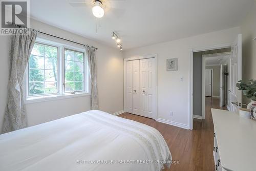 6907 Lambeth Walk, London, ON - Indoor Photo Showing Bedroom