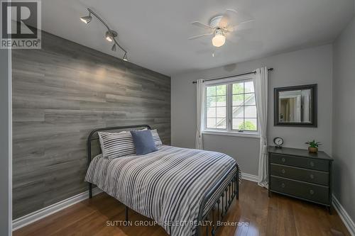 6907 Lambeth Walk, London, ON - Indoor Photo Showing Bedroom