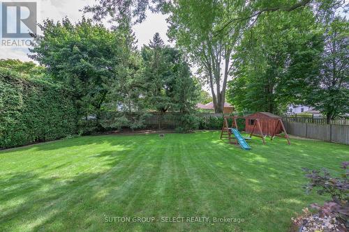 6907 Lambeth Walk, London, ON - Outdoor With Backyard