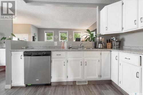 6523 Mawson Avenue, Regina, SK - Indoor Photo Showing Kitchen