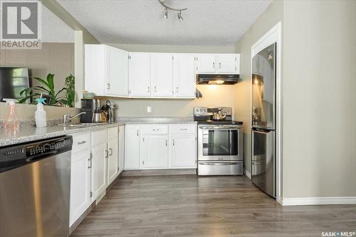 6523 Mawson Avenue, Regina, SK - Indoor Photo Showing Kitchen With Stainless Steel Kitchen