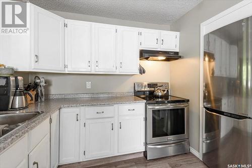 6523 Mawson Avenue, Regina, SK - Indoor Photo Showing Kitchen With Stainless Steel Kitchen