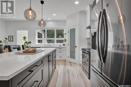 1721 Kilburn Avenue, Saskatoon, SK - Indoor Photo Showing Kitchen With Upgraded Kitchen