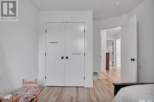 1721 Kilburn Avenue, Saskatoon, SK - Indoor Photo Showing Bedroom