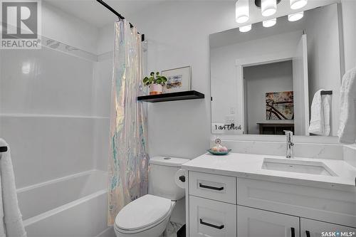 1721 Kilburn Avenue, Saskatoon, SK - Indoor Photo Showing Bathroom