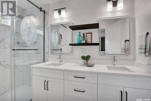 1721 Kilburn Avenue, Saskatoon, SK - Indoor Photo Showing Bathroom