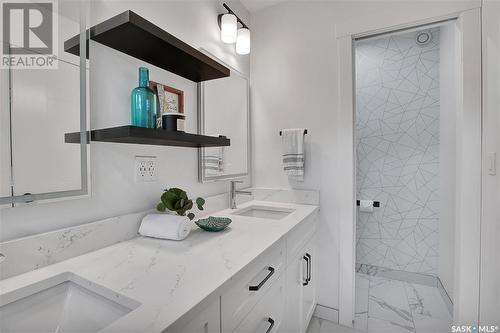 1721 Kilburn Avenue, Saskatoon, SK - Indoor Photo Showing Bathroom