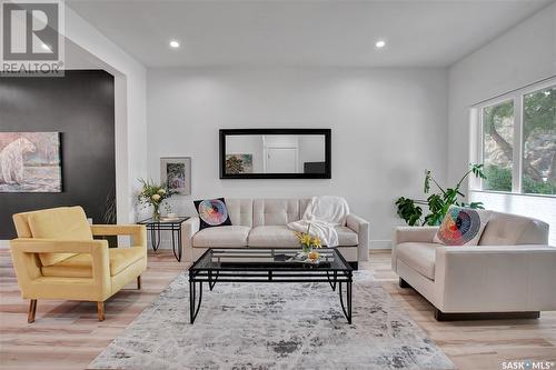 1721 Kilburn Avenue, Saskatoon, SK - Indoor Photo Showing Living Room