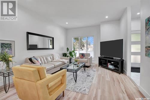 1721 Kilburn Avenue, Saskatoon, SK - Indoor Photo Showing Living Room