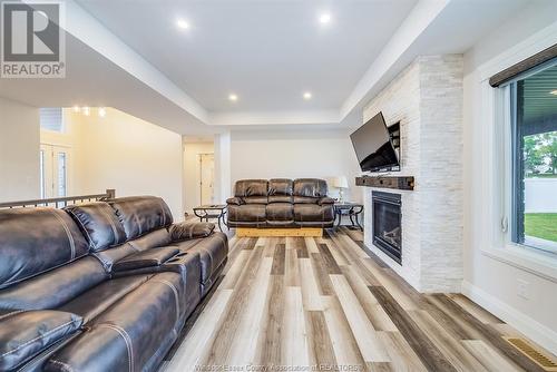 1712 Mucci, Kingsville, ON - Indoor Photo Showing Living Room With Fireplace