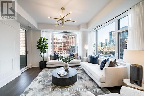 503 - 455 Wellington Street W, Toronto (Waterfront Communities), ON - Indoor Photo Showing Living Room