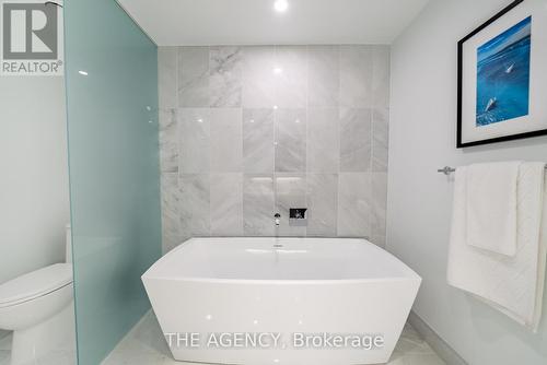 503 - 455 Wellington Street W, Toronto, ON - Indoor Photo Showing Bathroom