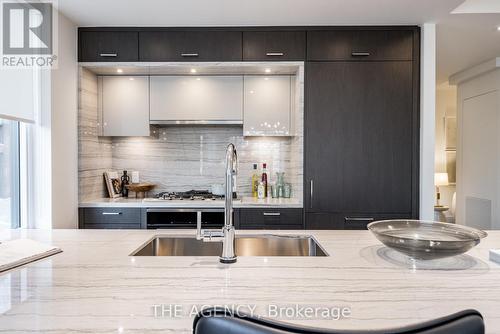 503 - 455 Wellington Street W, Toronto (Waterfront Communities), ON - Indoor Photo Showing Kitchen With Upgraded Kitchen