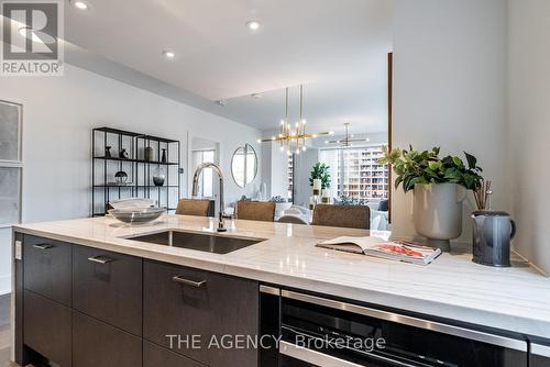 503 - 455 Wellington Street W, Toronto (Waterfront Communities), ON - Indoor Photo Showing Kitchen With Upgraded Kitchen