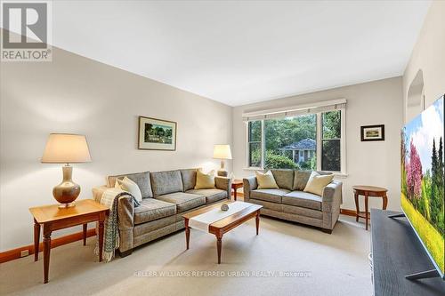 227 Patricia Avenue, Toronto (Newtonbrook West), ON - Indoor Photo Showing Living Room