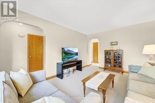 227 Patricia Avenue, Toronto (Newtonbrook West), ON - Indoor Photo Showing Living Room