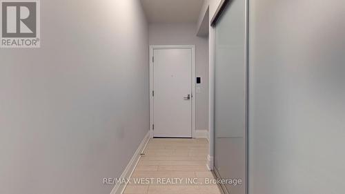 1427 - 120 Harrison Garden Boulevard, Toronto, ON - Indoor Photo Showing Other Room