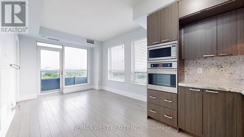 1427 - 120 Harrison Garden Boulevard, Toronto, ON - Indoor Photo Showing Kitchen