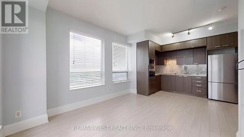 1427 - 120 Harrison Garden Boulevard, Toronto (Willowdale East), ON - Indoor Photo Showing Kitchen