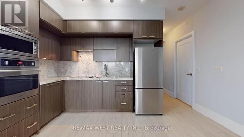 1427 - 120 Harrison Garden Boulevard, Toronto (Willowdale East), ON - Indoor Photo Showing Kitchen With Stainless Steel Kitchen With Upgraded Kitchen