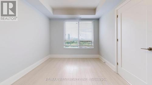 1427 - 120 Harrison Garden Boulevard, Toronto, ON - Indoor Photo Showing Other Room