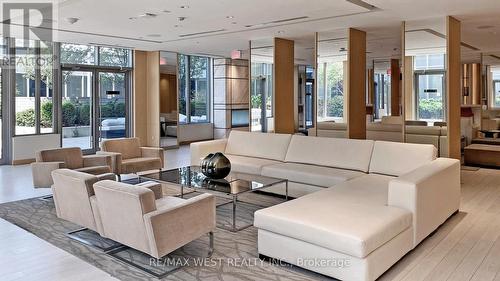 1427 - 120 Harrison Garden Boulevard, Toronto (Willowdale East), ON - Indoor Photo Showing Living Room