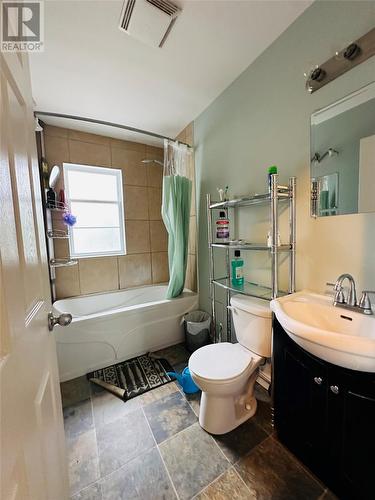 15 Guy Street, St. John'S, NL - Indoor Photo Showing Bathroom