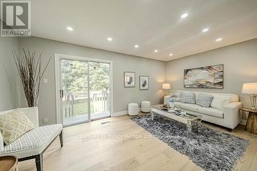 104 Shady Hollow Drive, Toronto (Milliken), ON - Indoor Photo Showing Living Room