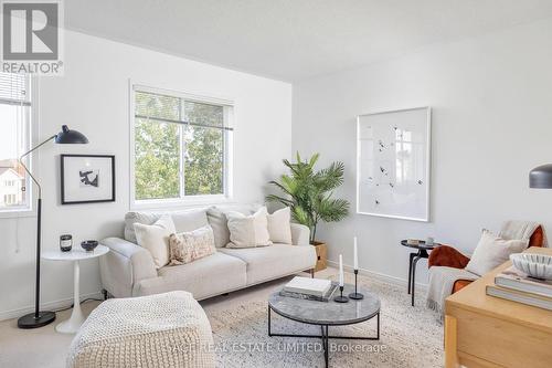 87 John Bell Crescent, Toronto (Clairlea-Birchmount), ON - Indoor Photo Showing Living Room