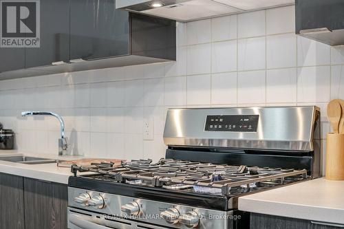 104 - 580 Kingston Road, Toronto (The Beaches), ON - Indoor Photo Showing Kitchen With Upgraded Kitchen