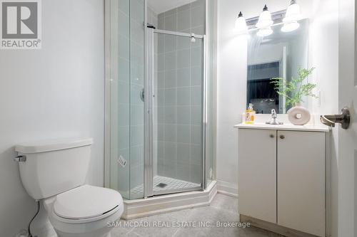 F402 - 26 Coles Avenue, Vaughan (Vaughan Grove), ON - Indoor Photo Showing Bathroom