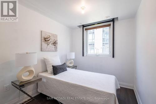 F402 - 26 Coles Avenue, Vaughan, ON - Indoor Photo Showing Bedroom