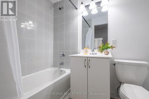 F402 - 26 Coles Avenue, Vaughan (Vaughan Grove), ON - Indoor Photo Showing Bathroom