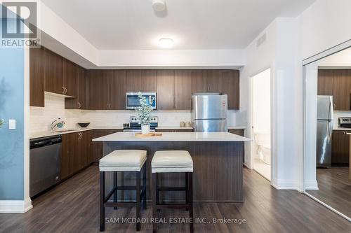 F402 - 26 Coles Avenue, Vaughan, ON - Indoor Photo Showing Kitchen With Stainless Steel Kitchen With Upgraded Kitchen