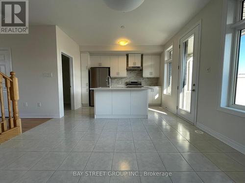 173 Mumbai Drive, Markham, ON - Indoor Photo Showing Kitchen