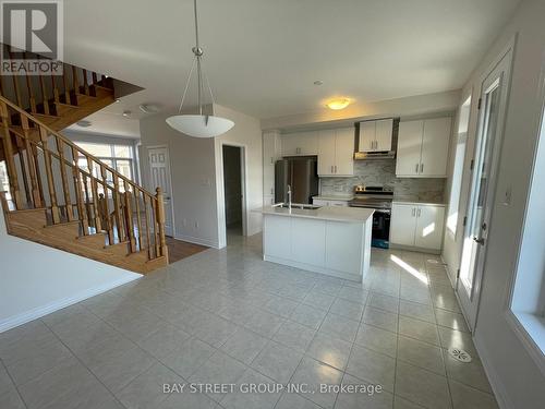 173 Mumbai Drive, Markham, ON - Indoor Photo Showing Kitchen