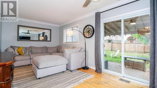 23 Wice Road, Barrie (Holly), ON - Indoor Photo Showing Living Room