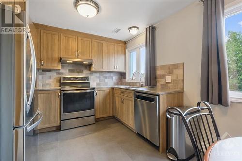 6201 Tealwood Place, Ottawa, ON - Indoor Photo Showing Kitchen